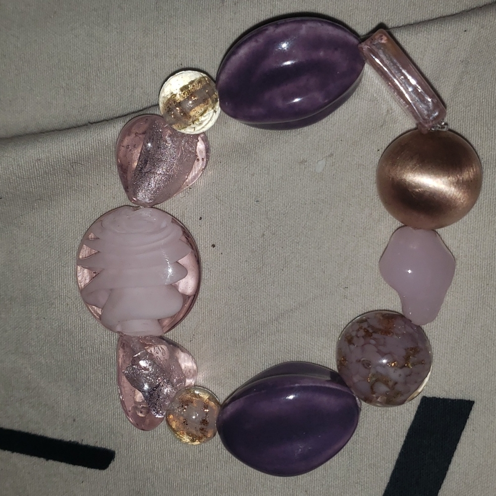 Chunky glass beaded streachy bracelet